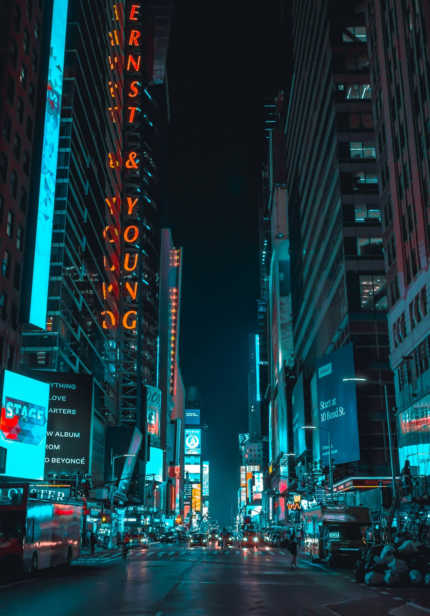 Un’odissea sonora tra le vie di una metropoli immaginaria